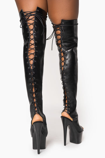 Botas negras de plataforma hasta el muslo de BC